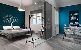Autonomous House In The Heart Of Plaka
